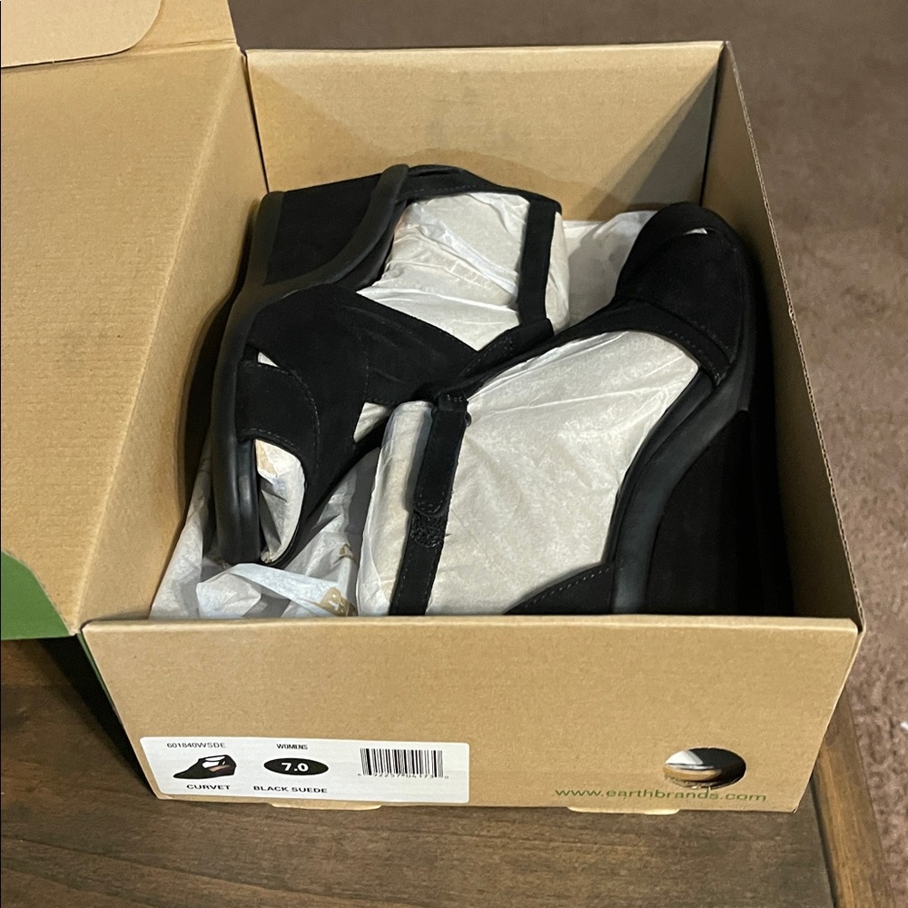 Earth Women's Elegant Black Wedge Sandals Size 7